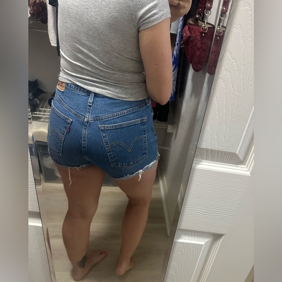 Levi’s hi waisted raw hem denim short shorts - Picture 3 of 7